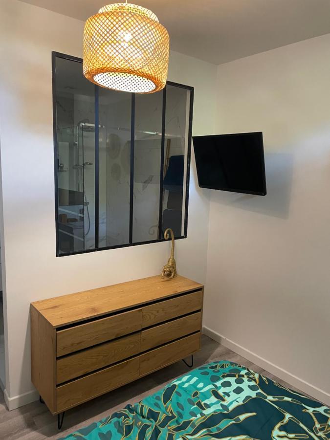 Appartement En Rez De Jardin Tout Equipe 弗洛恩斯 外观 照片