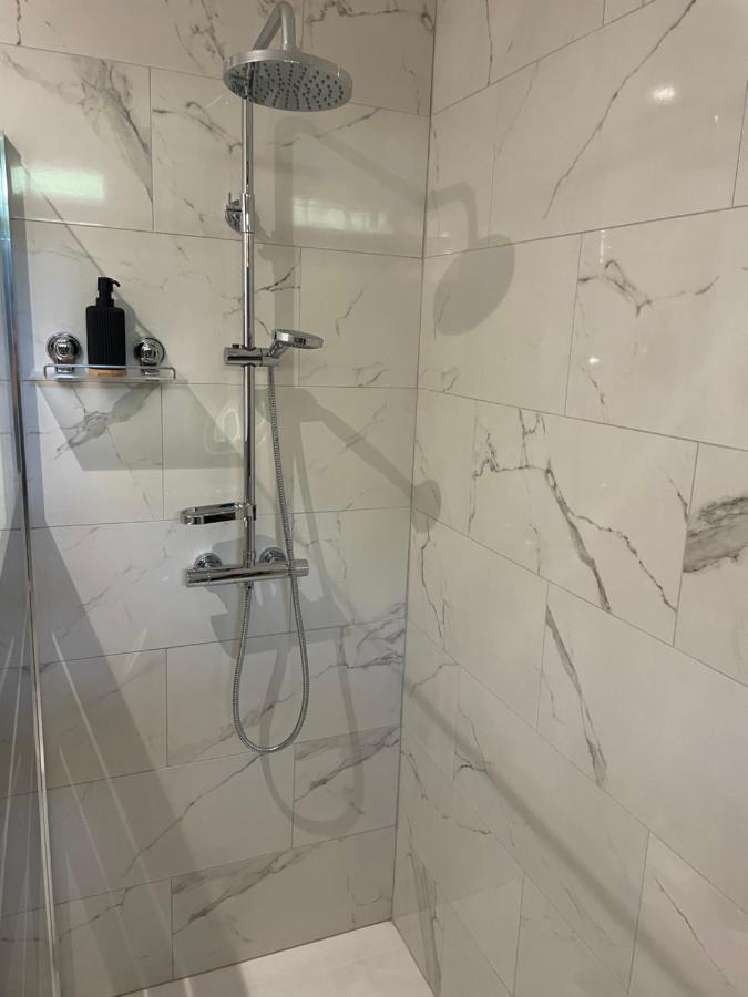 Appartement En Rez De Jardin Tout Equipe 弗洛恩斯 外观 照片
