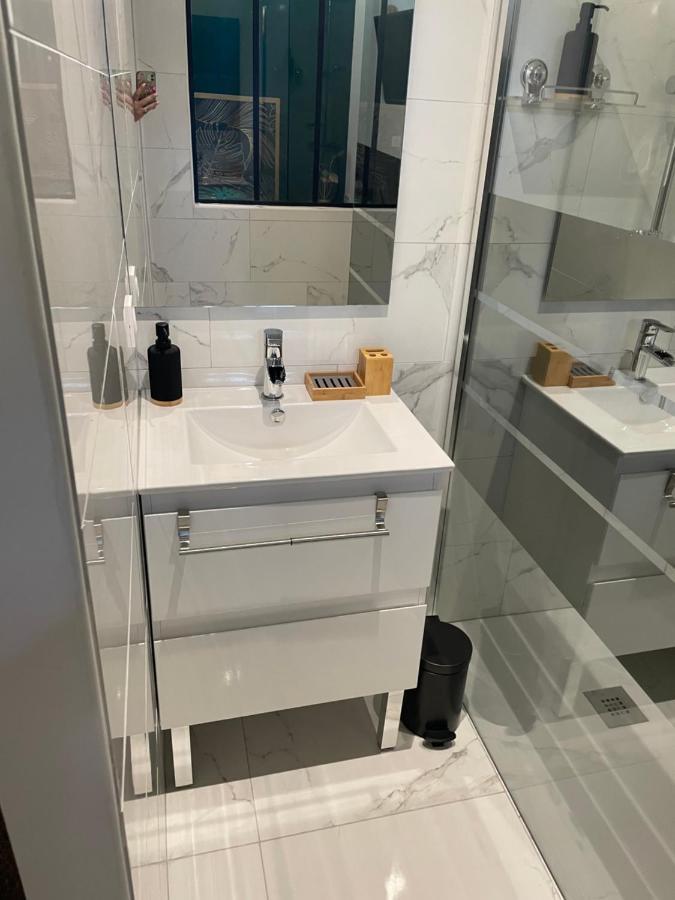 Appartement En Rez De Jardin Tout Equipe 弗洛恩斯 外观 照片
